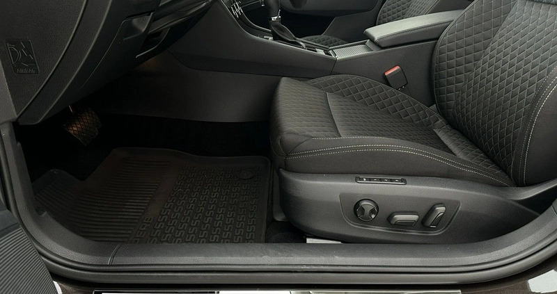 Skoda Superb cena 99900 przebieg: 135160, rok produkcji 2019 z Mogilno małe 781